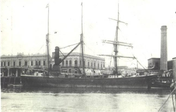 El "Annie Morgan", barco de la Compañía Mercantil Chubut, anclado en Buenos Aires, 1898.